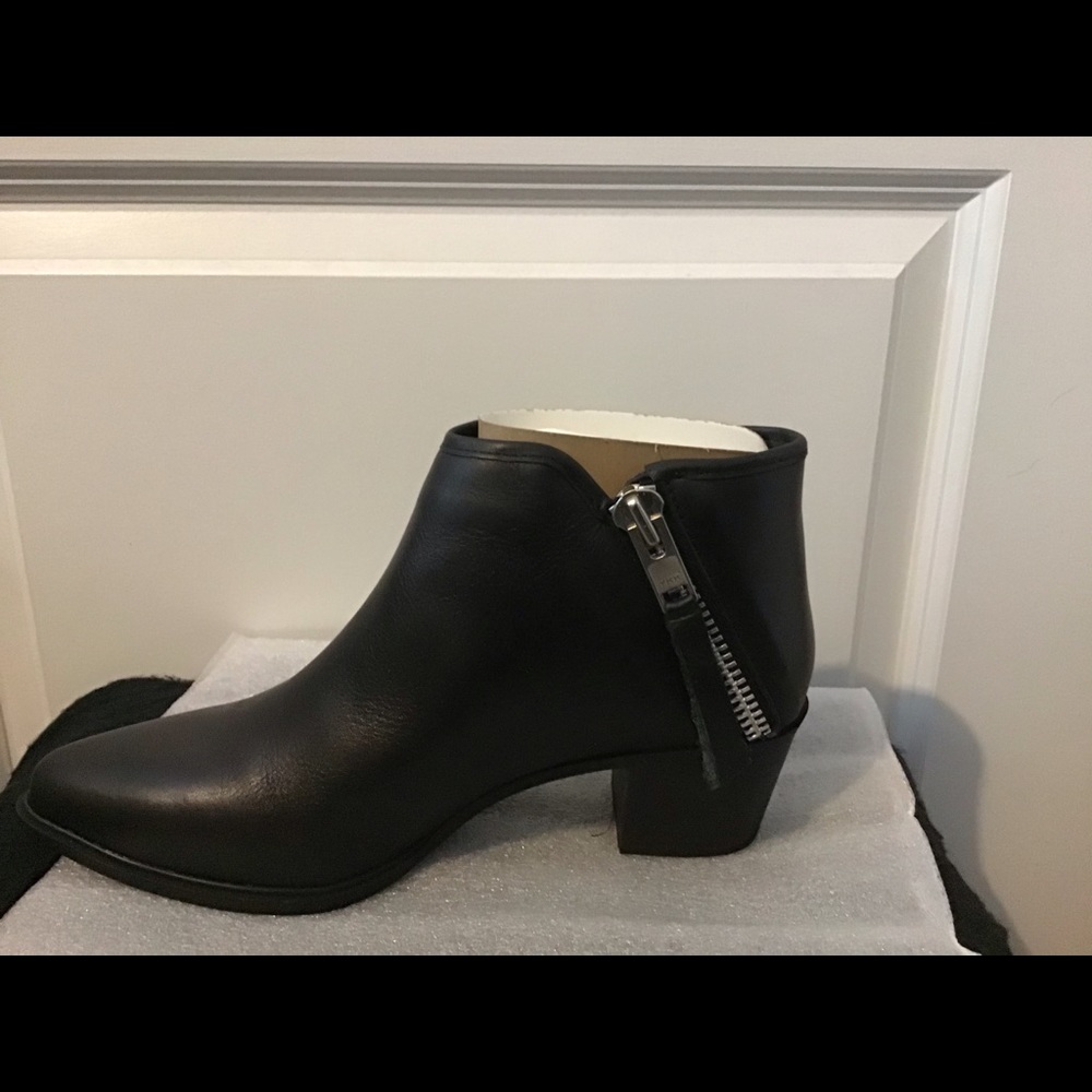 Steven by Steve Madden black bootie